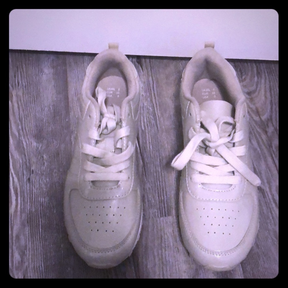 Atmosphere sneakers